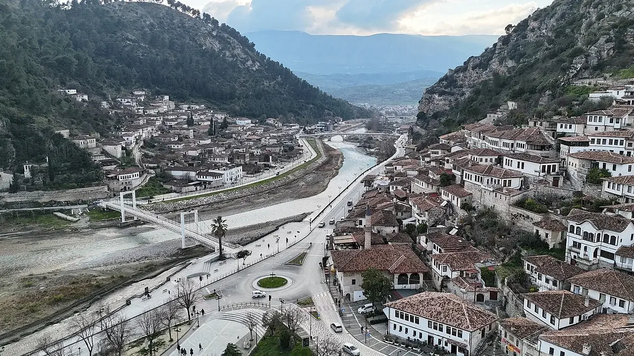 Berat Bin Pencereli Sehir
