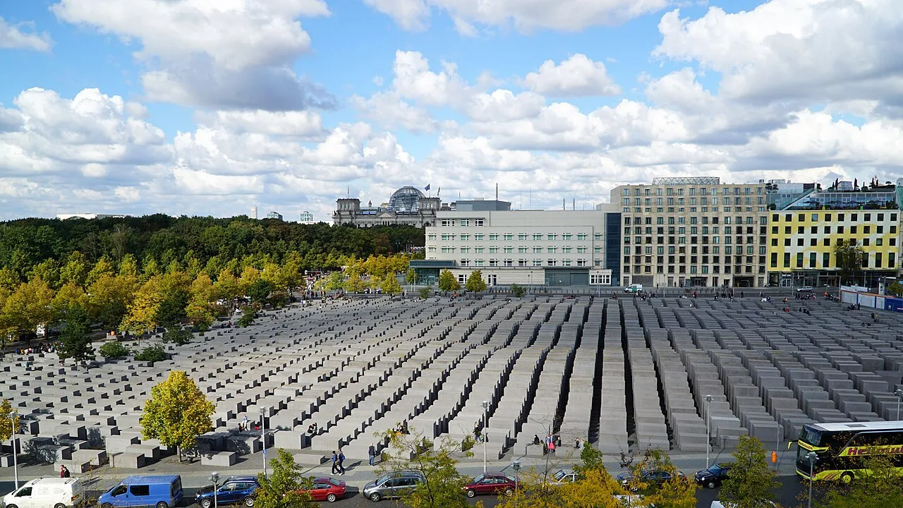 Berlin Holokost Anıtı