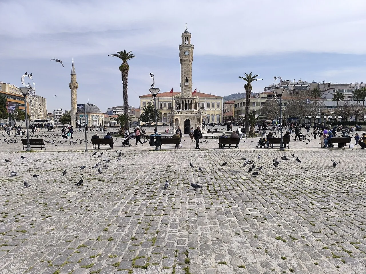 İzmir Şehir Rehberi: Kordon Boyu, Alsancak ve Tarihi Kemeraltı Çarşısı