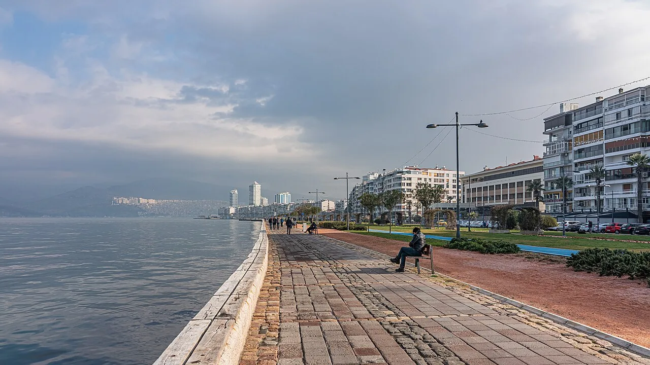 İzmir Kordon Boyu Sahili