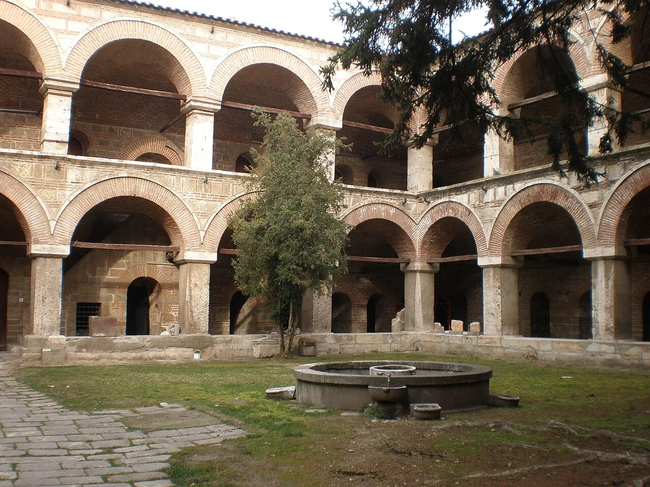 Kursunlu Han Avlusu