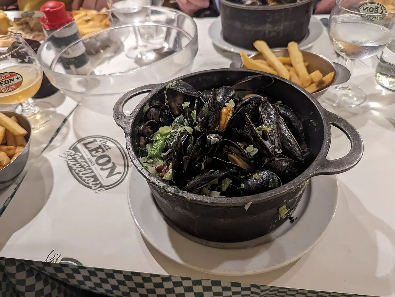 Moules Frites Midye Tenceresi