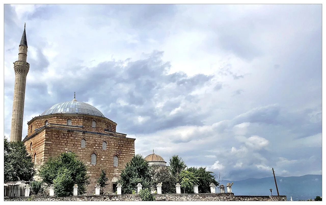 Mustafa Pasa Camii Avlusu