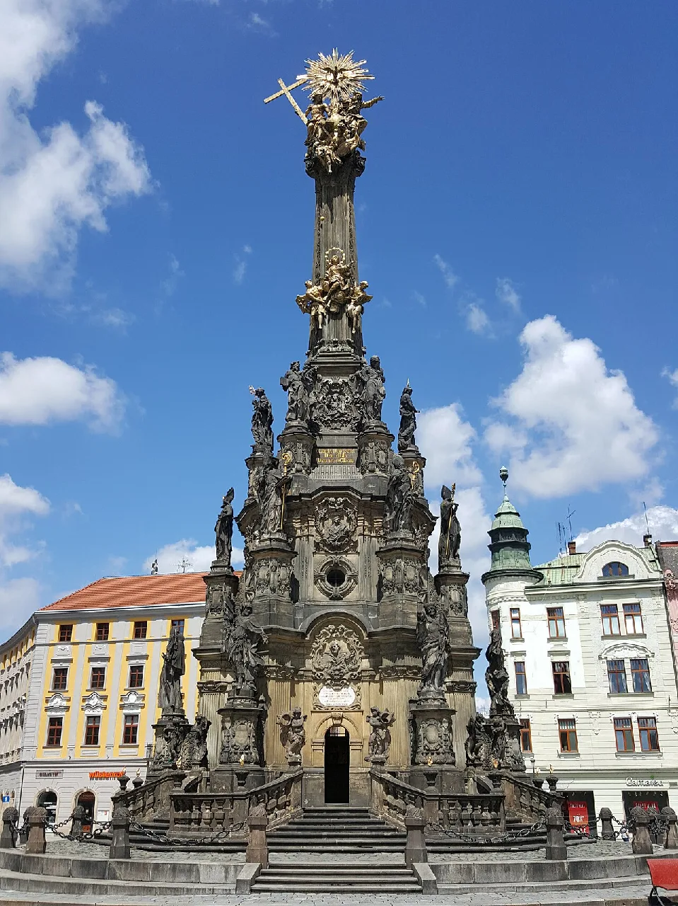 Olomouc Kutsal Teslis Sutunu
