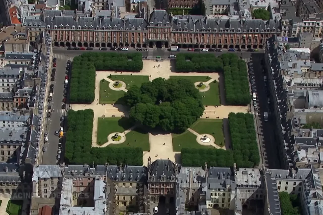 Place des Vosges Meydanı