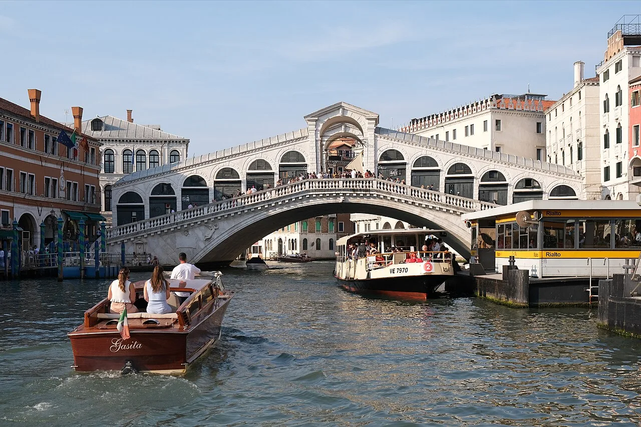 Rialto Koprusu Buyuk Kanal